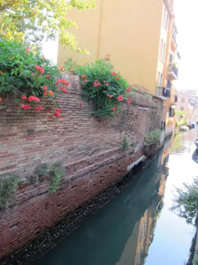 Charming Flat With Terrace Over The Canal Apartment Venice Ngoại thất bức ảnh